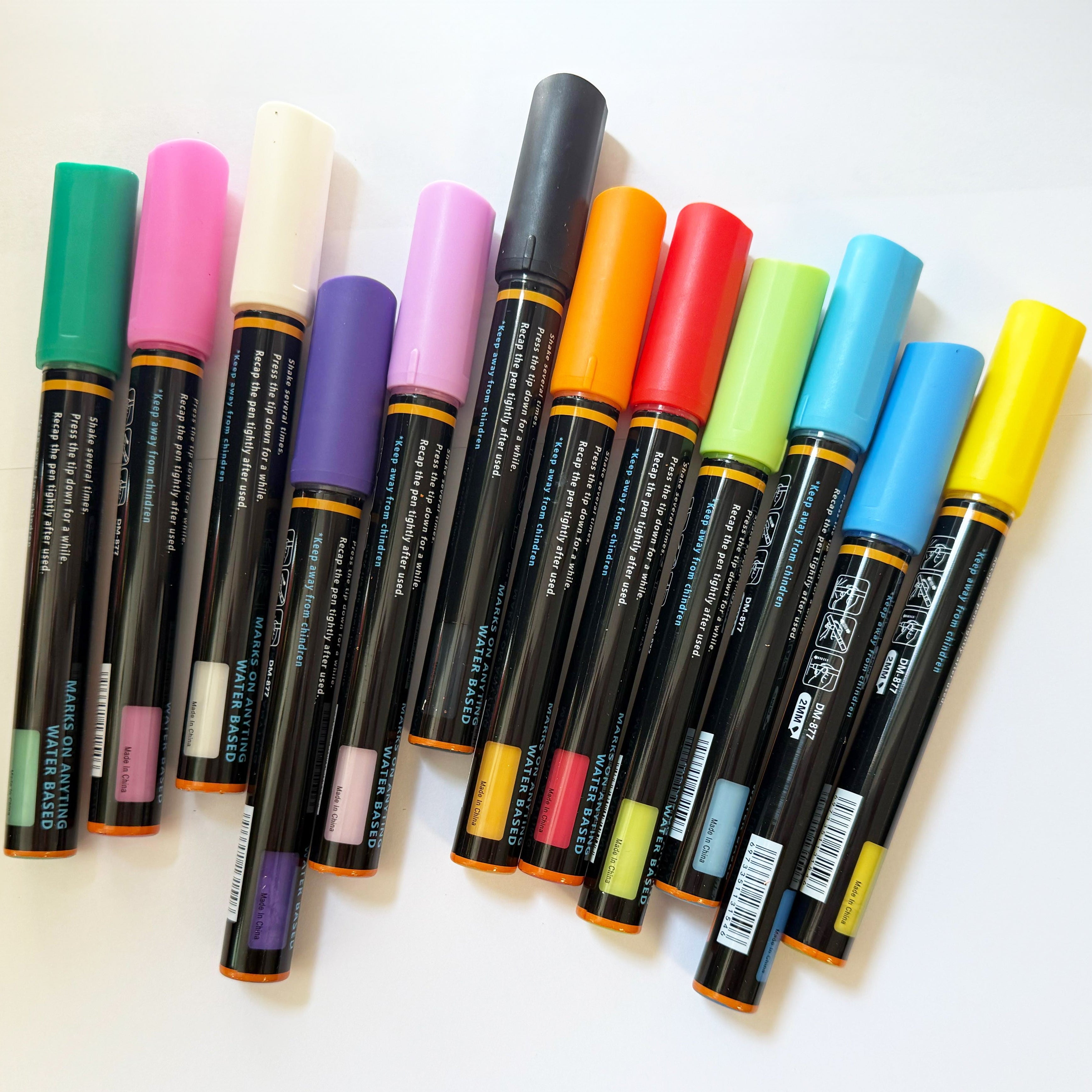 Set 12 de markere cu vopsea acrilica, Zola, varf 2 mm, rezistente la apa, pentru pictura pe hartie, panza, piatra, sticla, lemn, textile si ceramica, uscare rapida, multicolore Set 12 de markere cu vopsea acrilica, Zola, varf 2 mm, rezistente la apa, pentru pictura pe hartie, panza, piatra, sticla, lemn, textile si ceramica, uscare rapida, multicolore